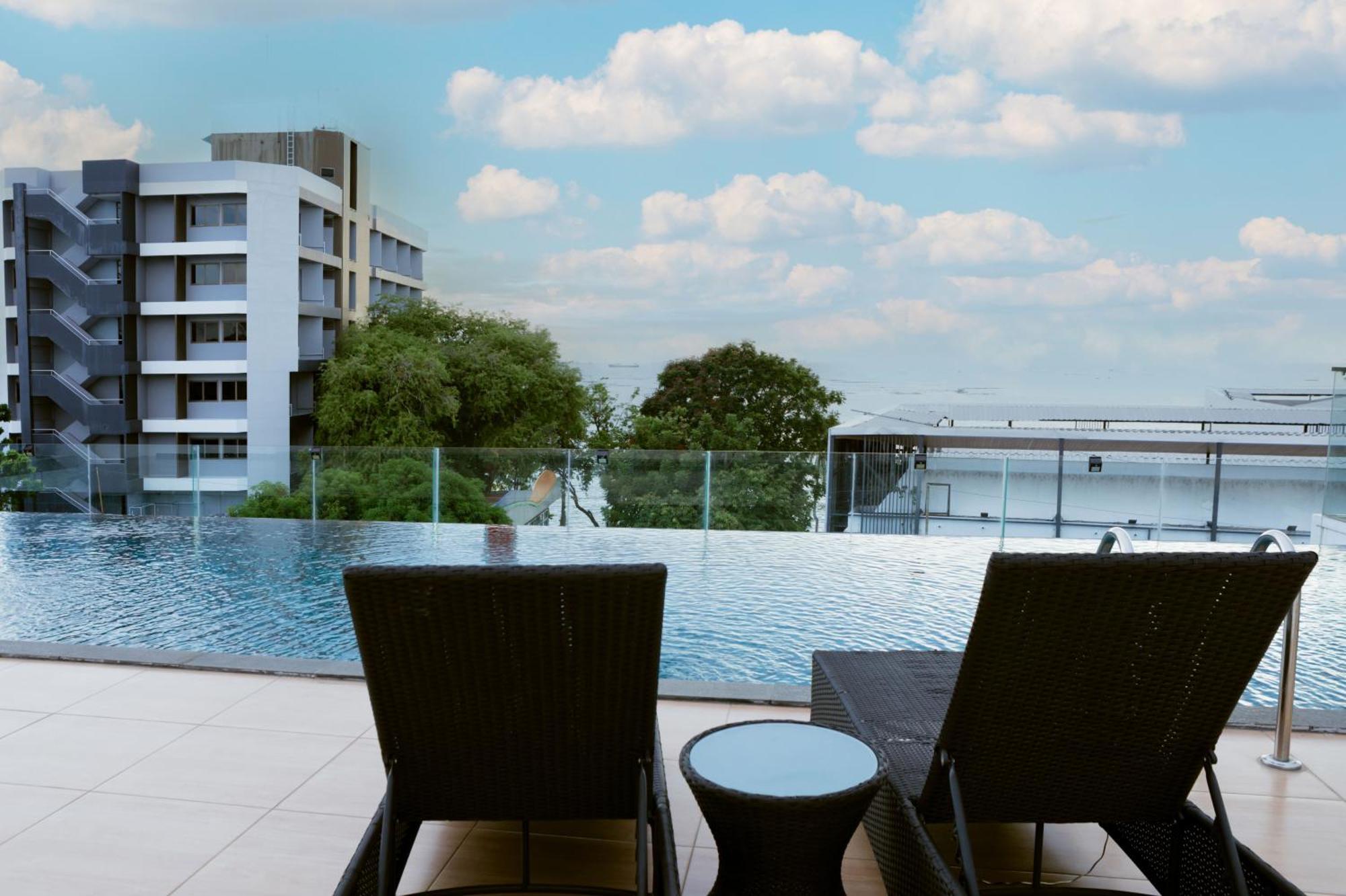 Karin Hotel & Service Apartment - Sha Extra Plus Si Racha Εξωτερικό φωτογραφία